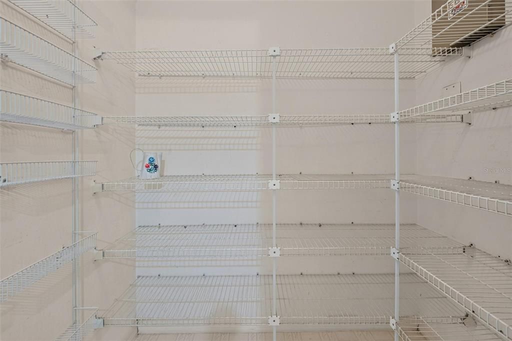 Под контрактом: $399,000 (3 спален, 2 ванн, 2054 Квадратных фут)