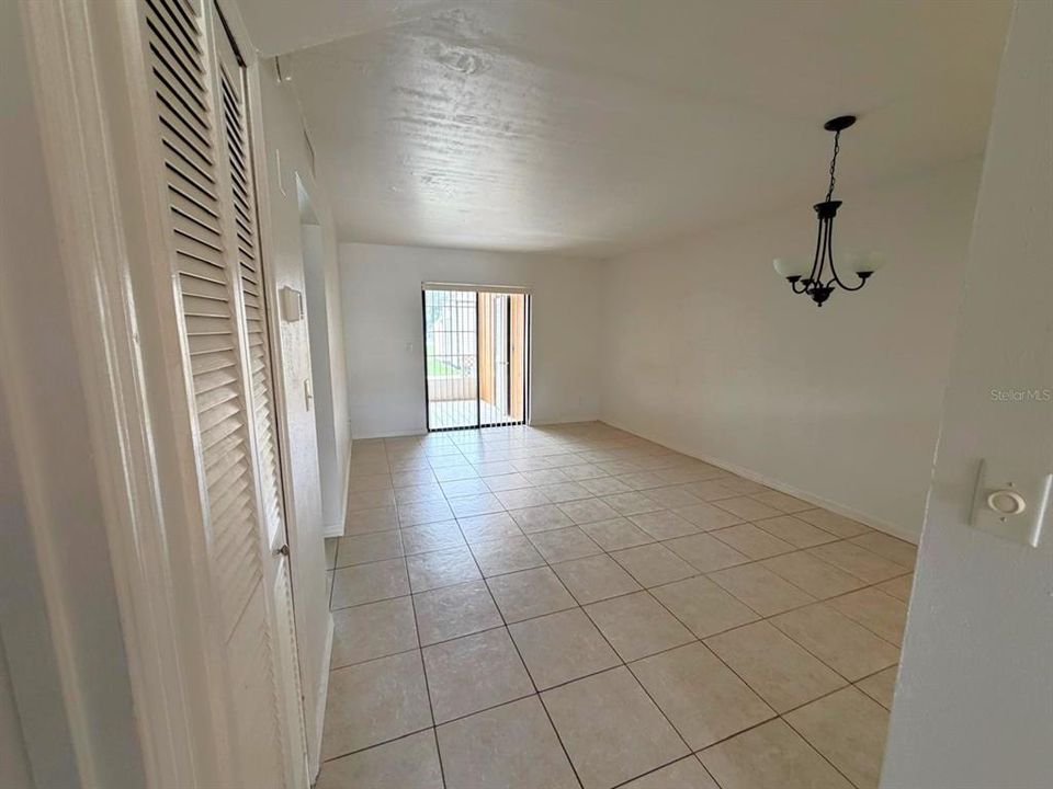 For Sale: $120,000 (2 beds, 1 baths, 960 Square Feet)