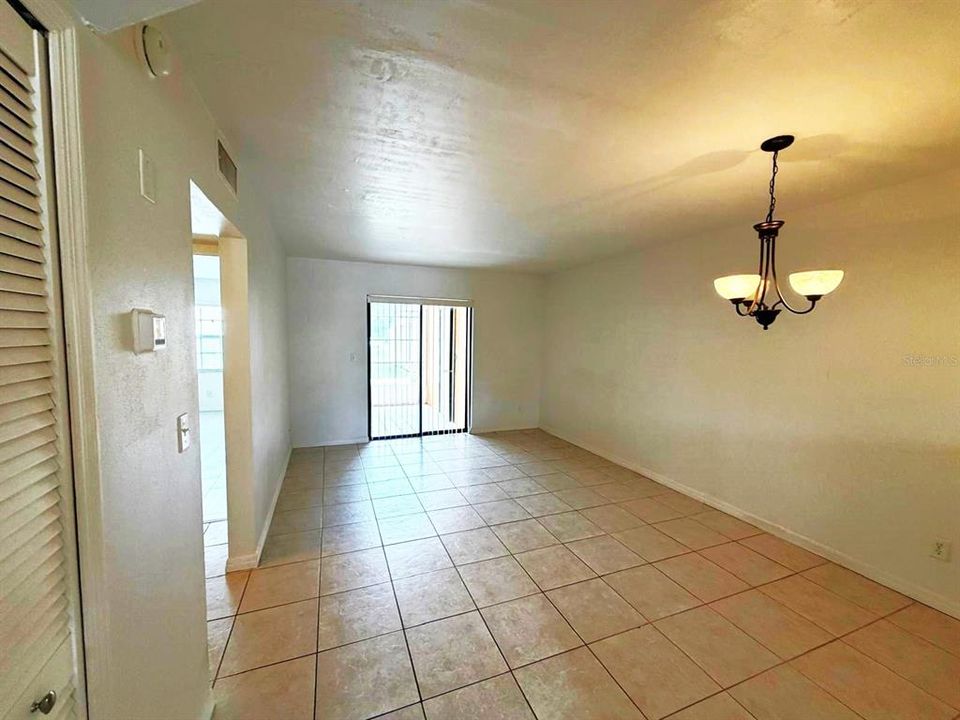 For Sale: $120,000 (2 beds, 1 baths, 960 Square Feet)