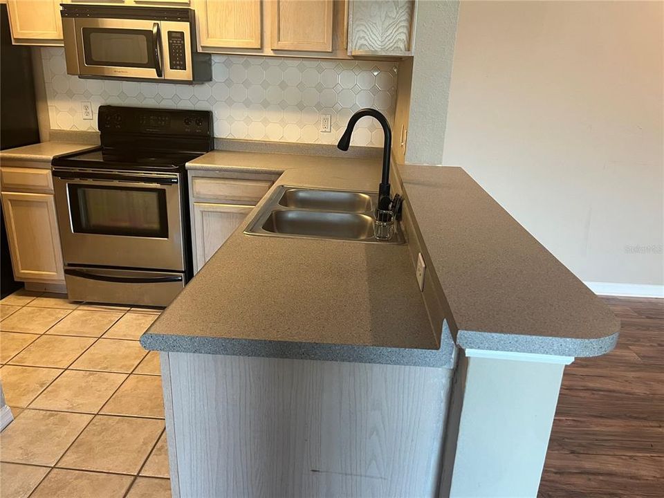 For Rent: $1,650 (2 beds, 2 baths, 1003 Square Feet)