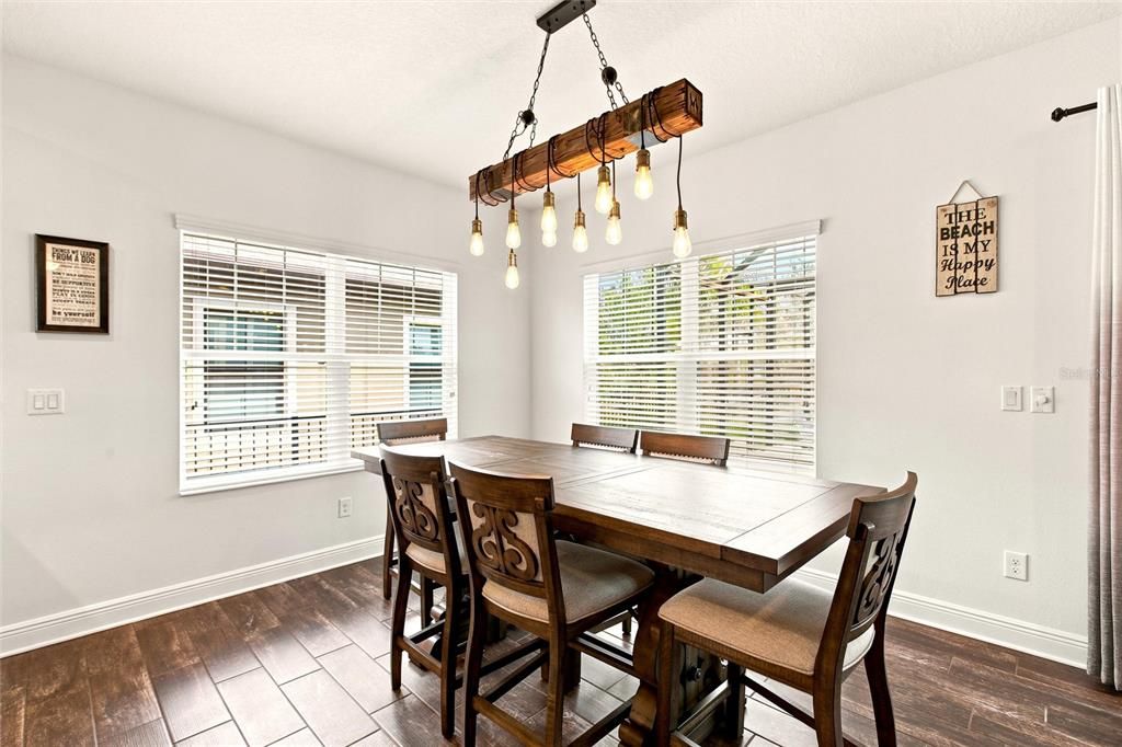 En Venta: $549,999 (4 camas, 2 baños, 1976 Pies cuadrados)
