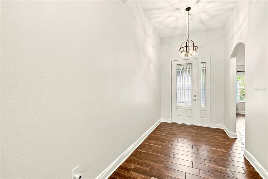 En Venta: $549,999 (4 camas, 2 baños, 1976 Pies cuadrados)