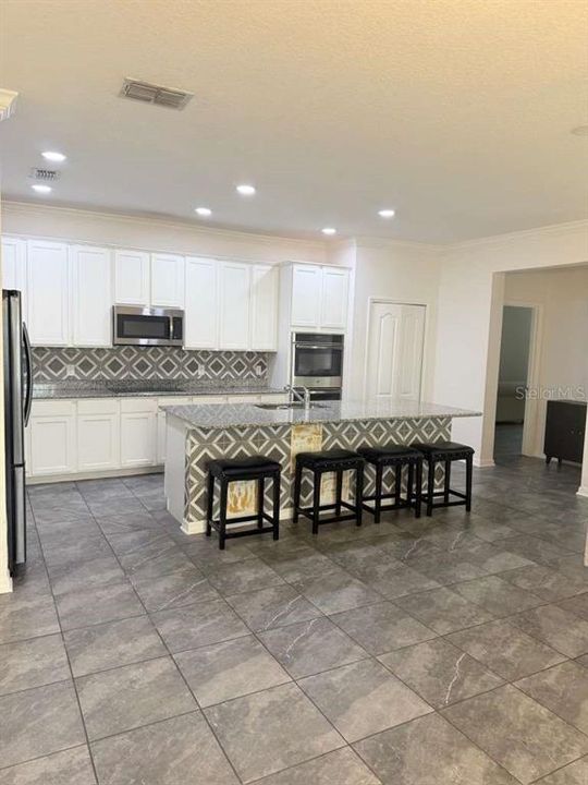 En Venta: $420,000 (4 camas, 2 baños, 2161 Pies cuadrados)