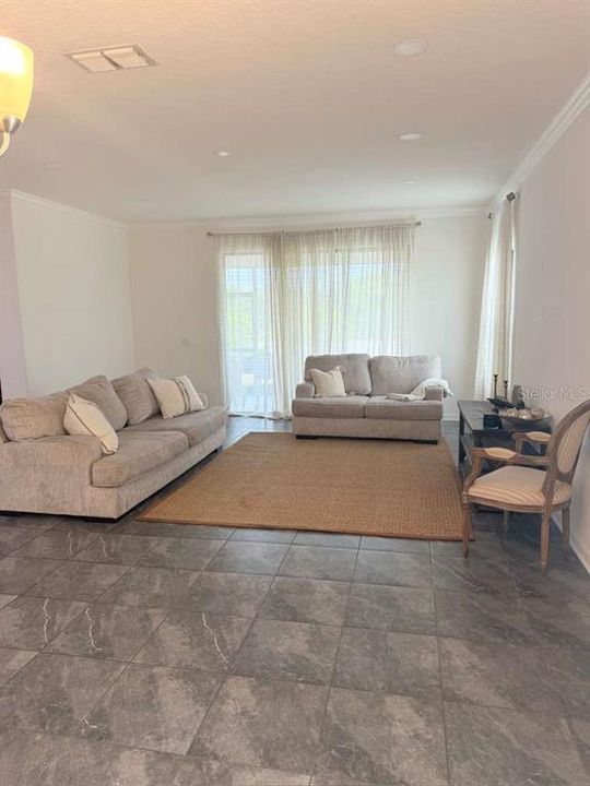 En Venta: $420,000 (4 camas, 2 baños, 2161 Pies cuadrados)