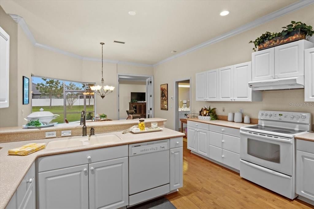 For Sale: $570,000 (3 beds, 3 baths, 2804 Square Feet)
