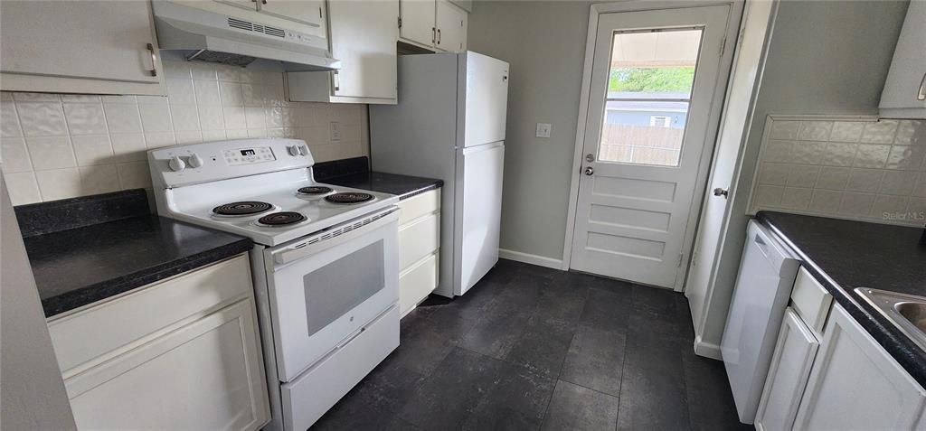 For Sale: $185,000 (2 beds, 2 baths, 1128 Square Feet)