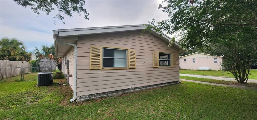 For Sale: $185,000 (2 beds, 2 baths, 1128 Square Feet)