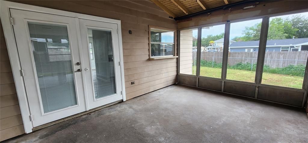For Sale: $185,000 (2 beds, 2 baths, 1128 Square Feet)