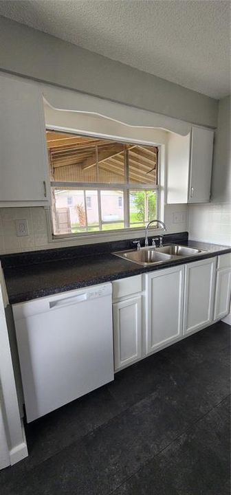 For Sale: $185,000 (2 beds, 2 baths, 1128 Square Feet)