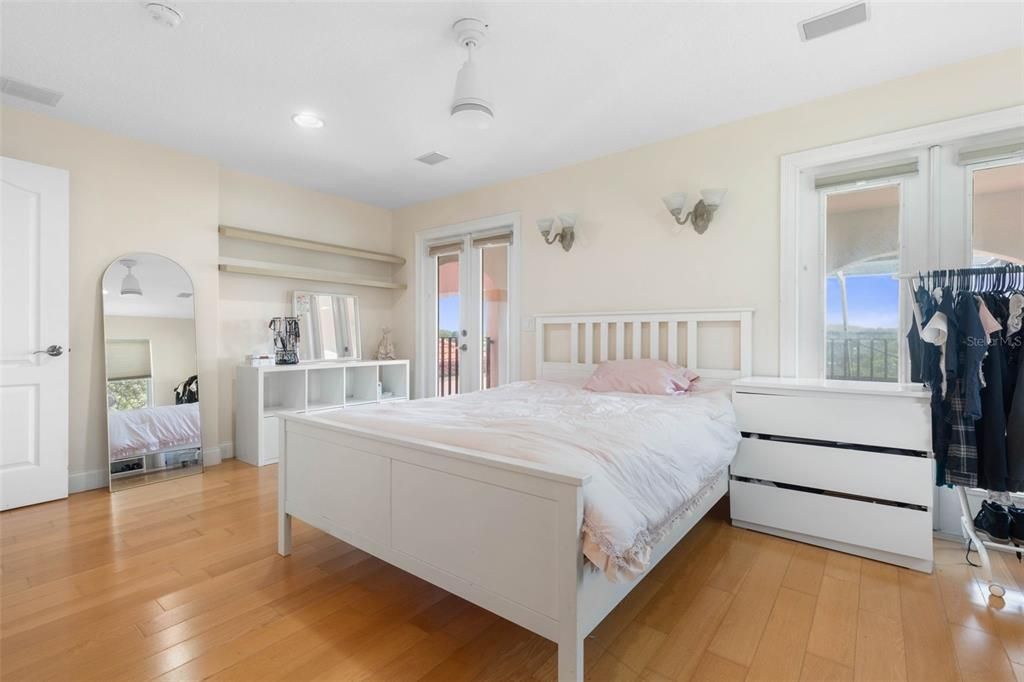 For Sale: $1,560,000 (3 beds, 2 baths, 3296 Square Feet)