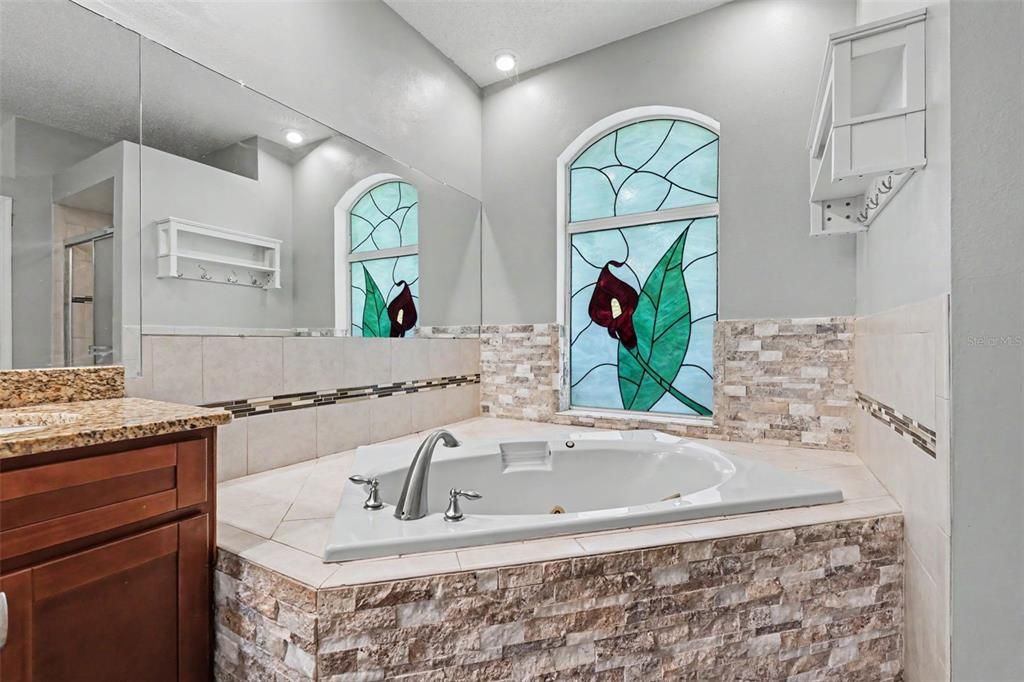 For Sale: $560,000 (5 beds, 2 baths, 2828 Square Feet)