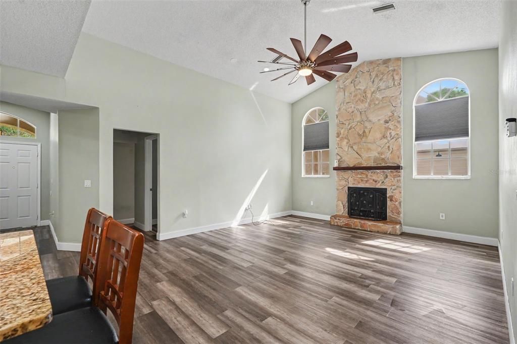 For Sale: $560,000 (5 beds, 2 baths, 2828 Square Feet)