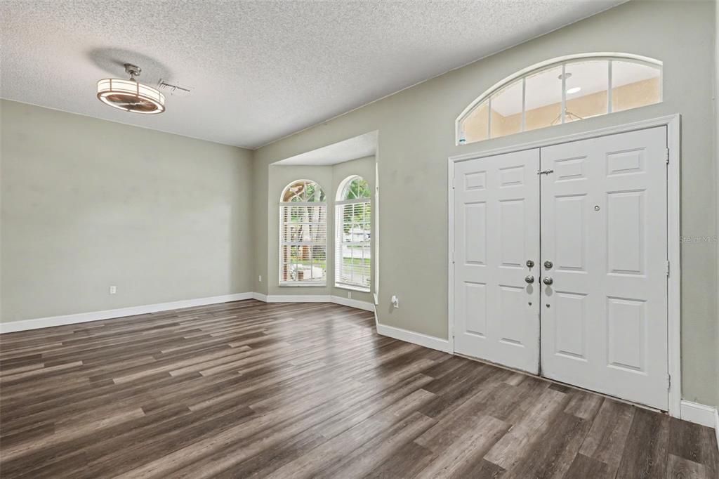 For Sale: $560,000 (5 beds, 2 baths, 2828 Square Feet)