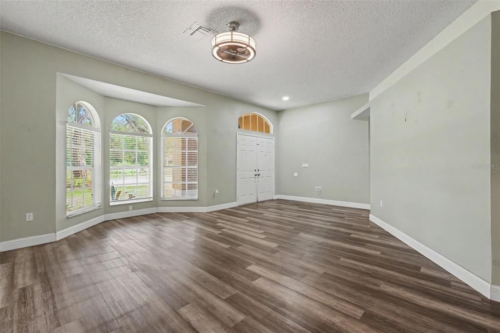 For Sale: $560,000 (5 beds, 2 baths, 2828 Square Feet)