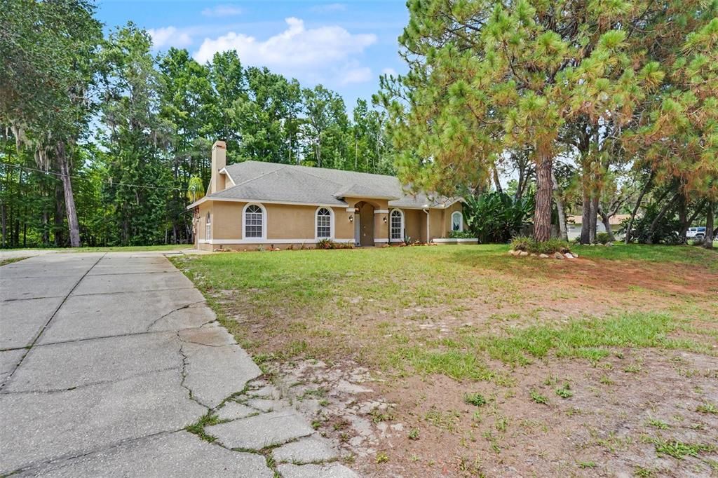 For Sale: $560,000 (5 beds, 2 baths, 2828 Square Feet)