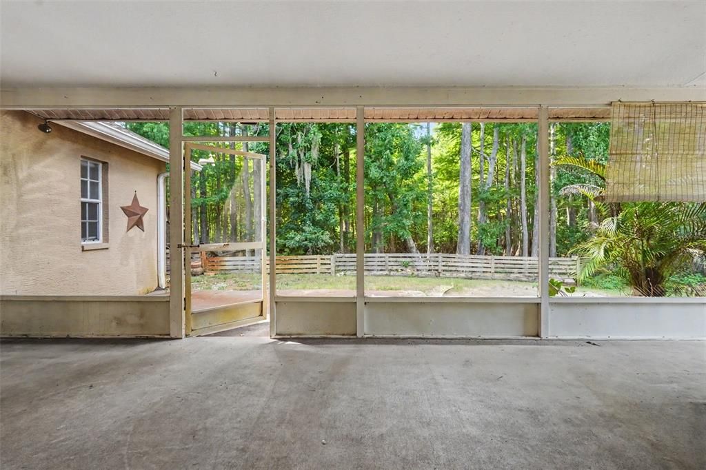 For Sale: $560,000 (5 beds, 2 baths, 2828 Square Feet)