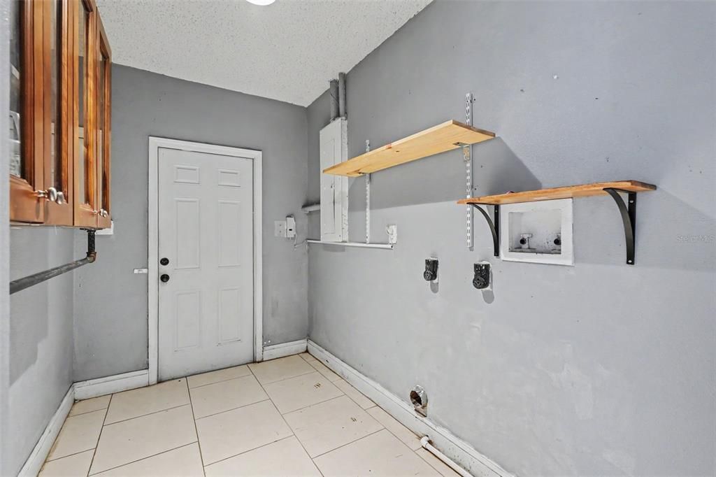 For Sale: $560,000 (5 beds, 2 baths, 2828 Square Feet)