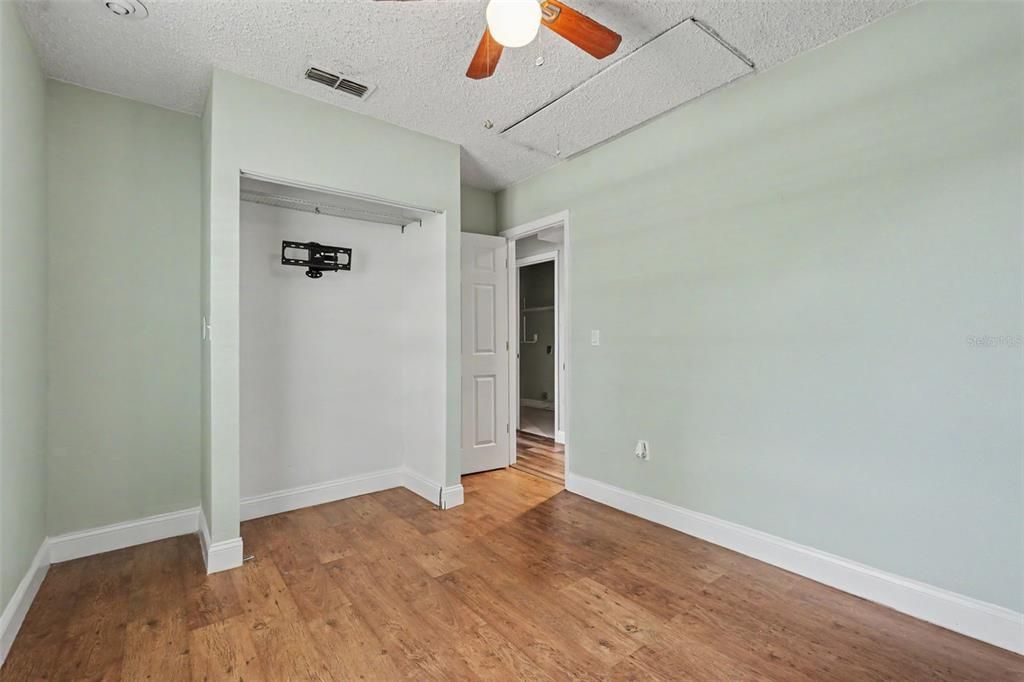 For Sale: $560,000 (5 beds, 2 baths, 2828 Square Feet)