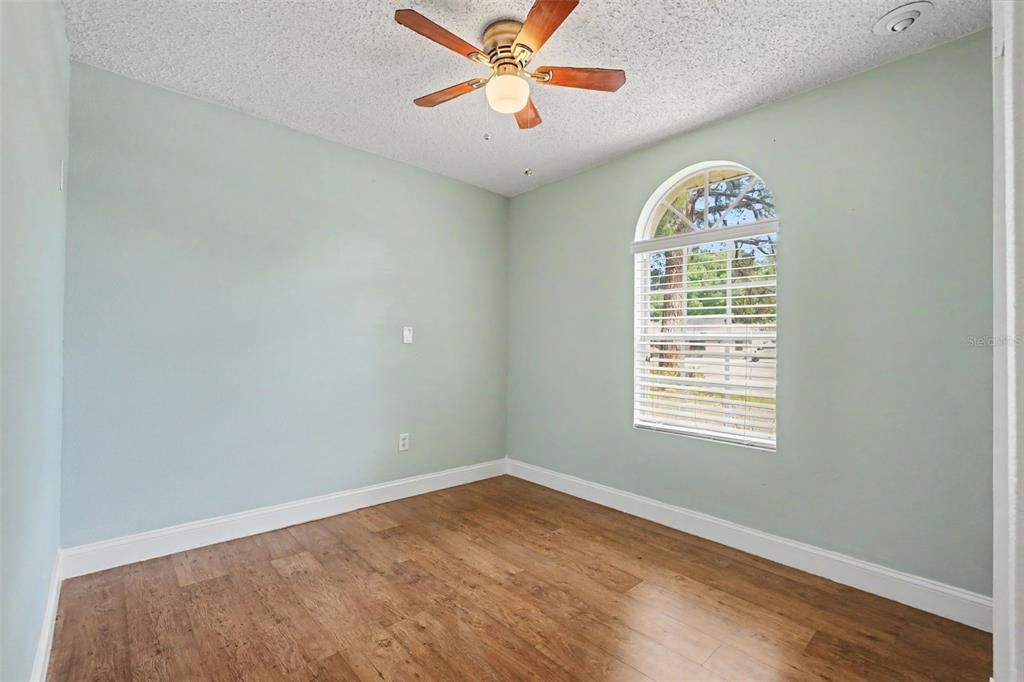 For Sale: $560,000 (5 beds, 2 baths, 2828 Square Feet)
