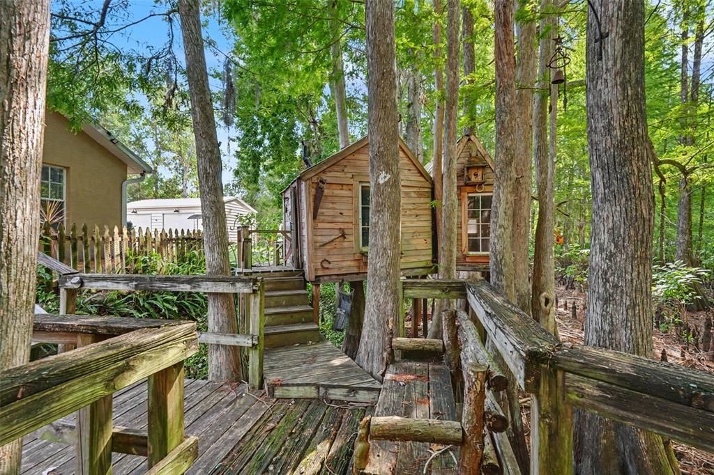 For Sale: $560,000 (5 beds, 2 baths, 2828 Square Feet)