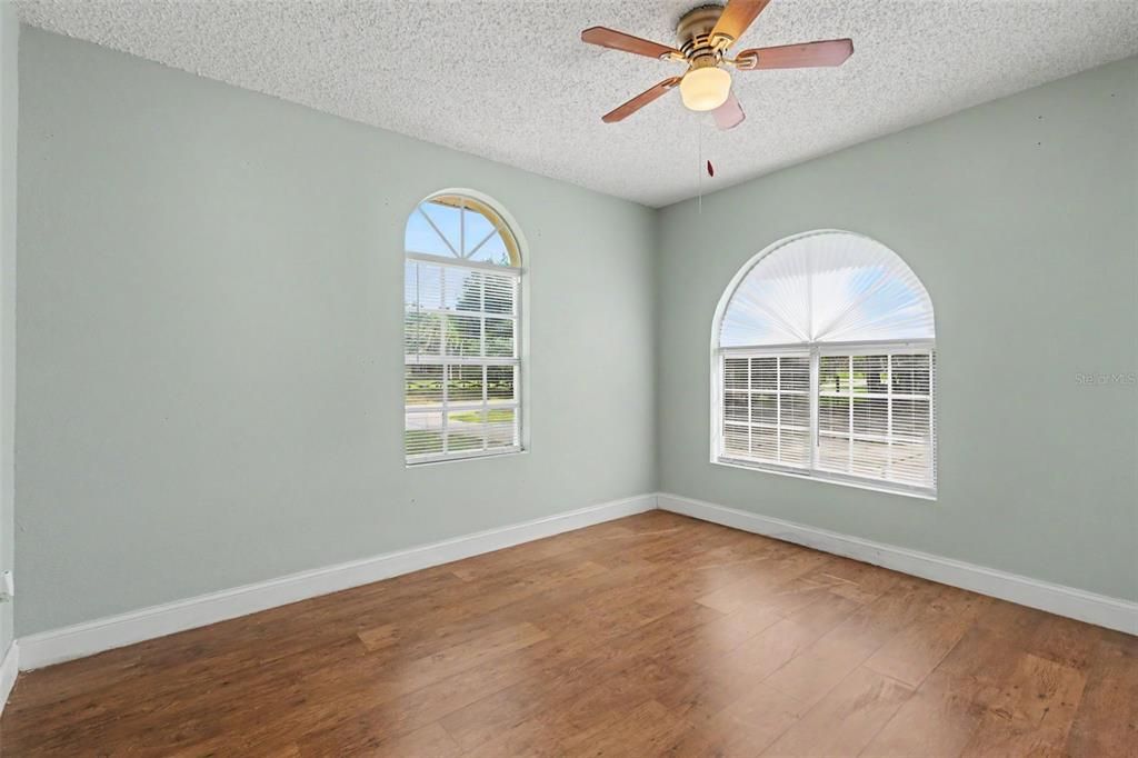 For Sale: $560,000 (5 beds, 2 baths, 2828 Square Feet)