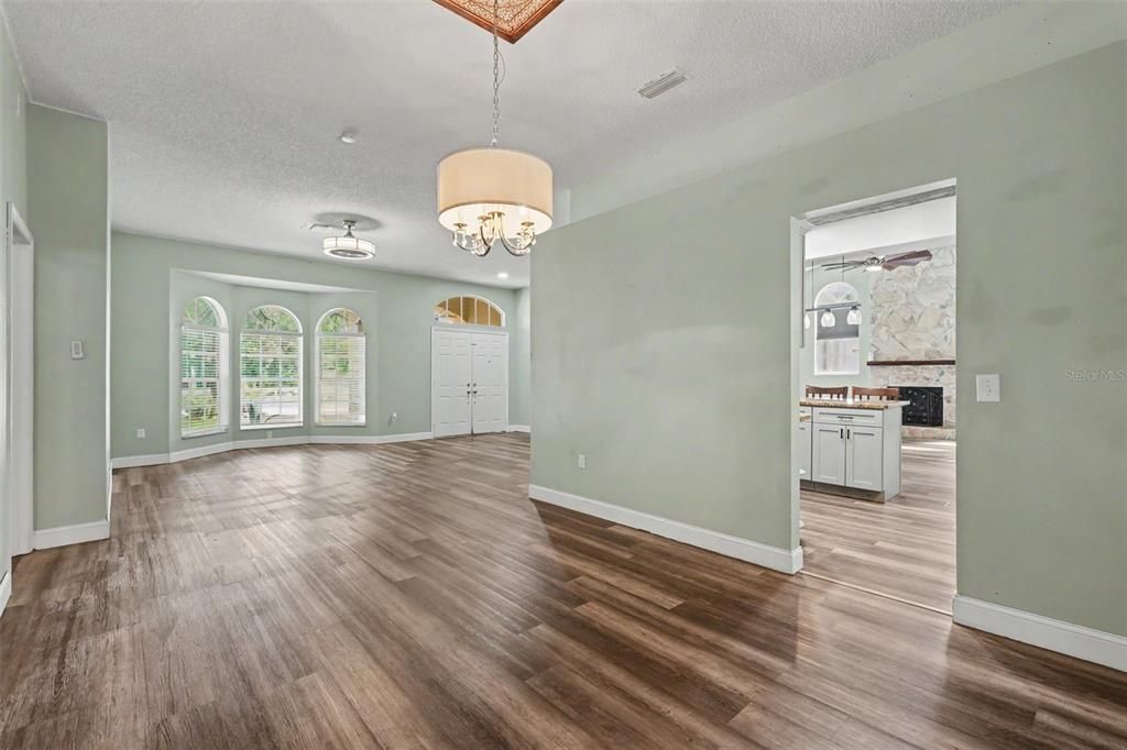 For Sale: $560,000 (5 beds, 2 baths, 2828 Square Feet)