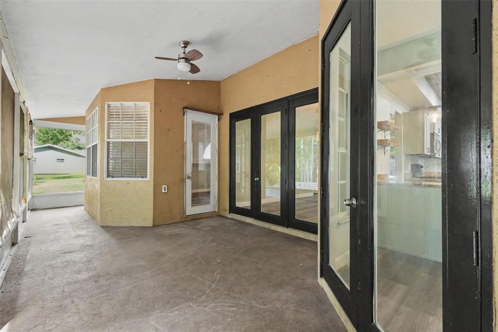 For Sale: $560,000 (5 beds, 2 baths, 2828 Square Feet)