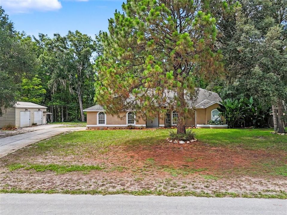 For Sale: $560,000 (5 beds, 2 baths, 2828 Square Feet)