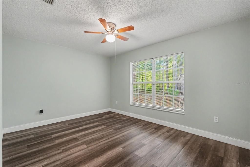 For Sale: $560,000 (5 beds, 2 baths, 2828 Square Feet)