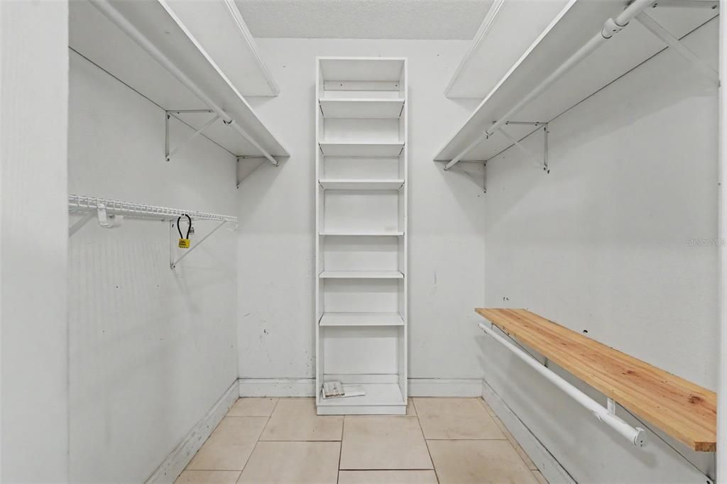 For Sale: $560,000 (5 beds, 2 baths, 2828 Square Feet)