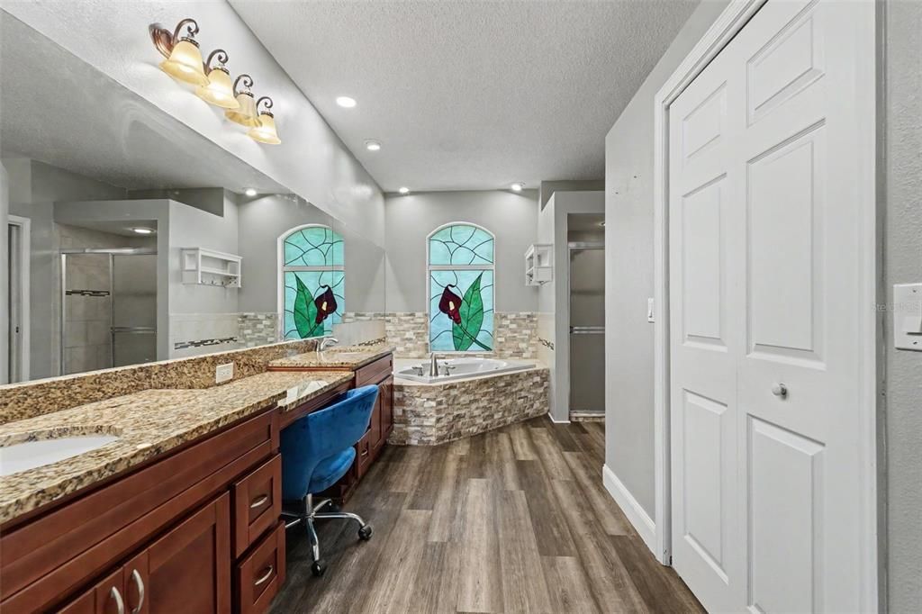 For Sale: $560,000 (5 beds, 2 baths, 2828 Square Feet)