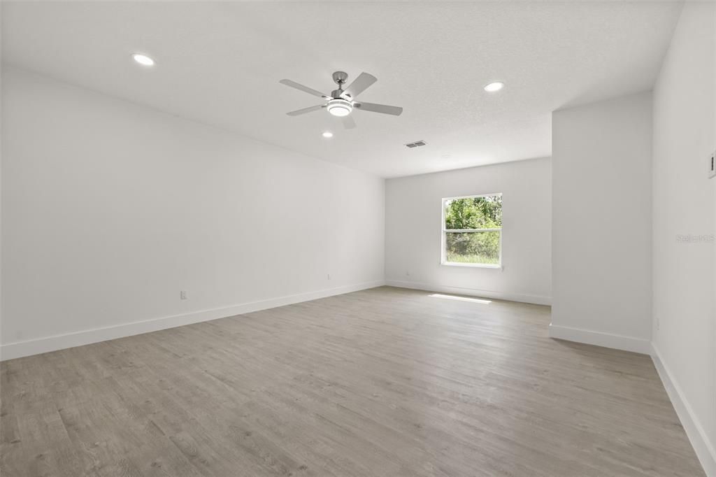 For Sale: $440,000 (4 beds, 3 baths, 2431 Square Feet)