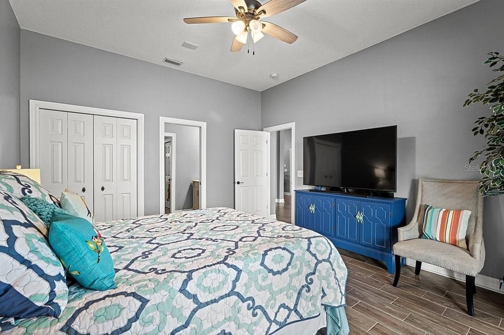 На продажу: $996,000 (5 спален, 3 ванн, 4020 Квадратных фут)