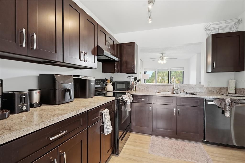 For Sale: $229,900 (2 beds, 2 baths, 1228 Square Feet)