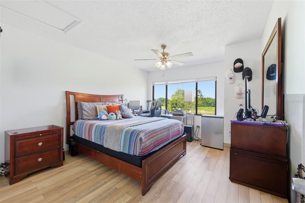 For Sale: $229,900 (2 beds, 2 baths, 1228 Square Feet)