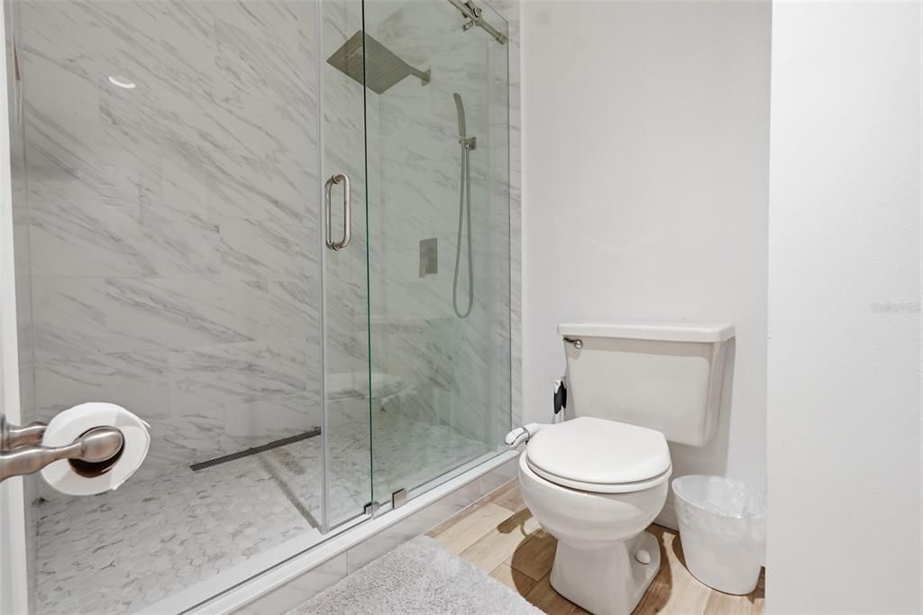 For Sale: $229,900 (2 beds, 2 baths, 1228 Square Feet)