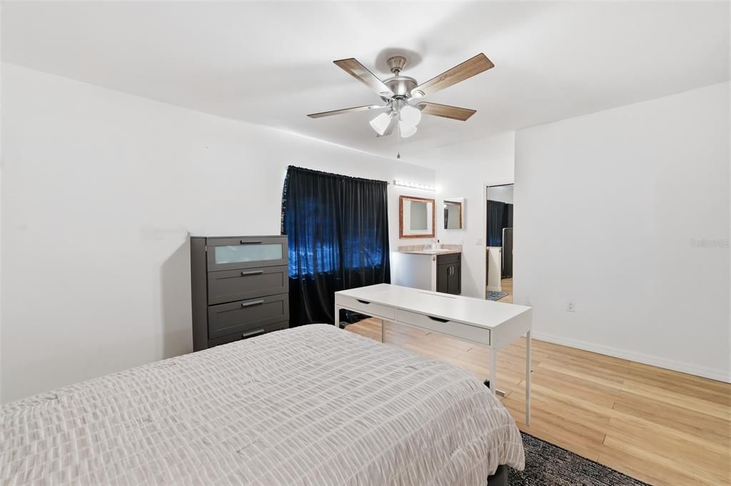 For Sale: $229,900 (2 beds, 2 baths, 1228 Square Feet)