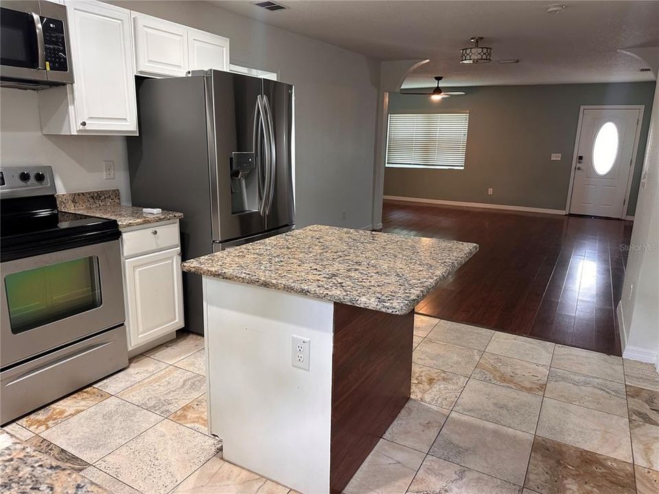 For Rent: $2,400 (3 beds, 2 baths, 1345 Square Feet)