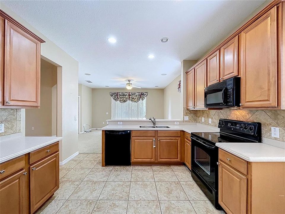 En Venta: $330,000 (3 camas, 2 baños, 1578 Pies cuadrados)