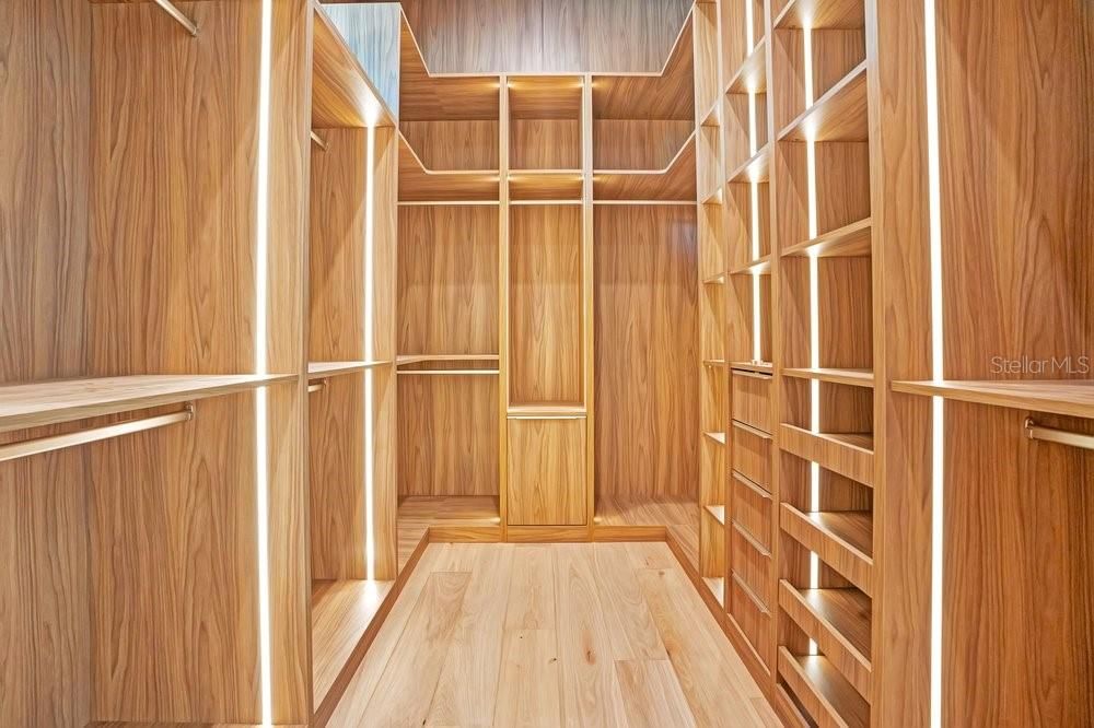 На продажу: $6,700,000 (8 спален, 7 ванн, 8133 Квадратных фут)