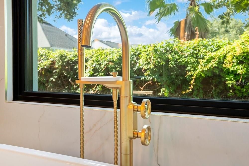 На продажу: $6,700,000 (8 спален, 7 ванн, 8133 Квадратных фут)