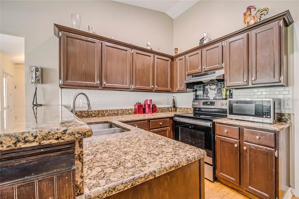 For Sale: $499,999 (4 beds, 2 baths, 1692 Square Feet)