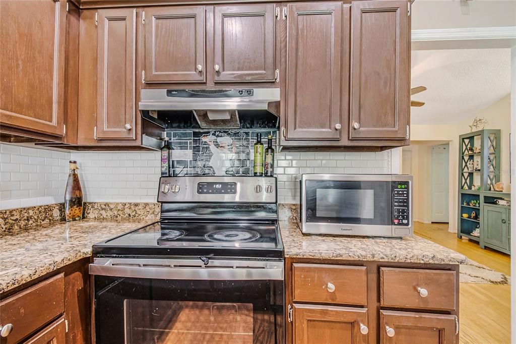 For Sale: $499,999 (4 beds, 2 baths, 1692 Square Feet)