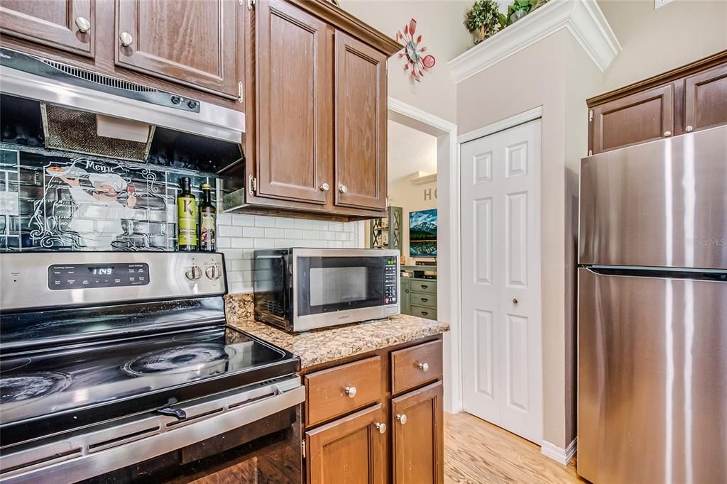 For Sale: $499,999 (4 beds, 2 baths, 1692 Square Feet)