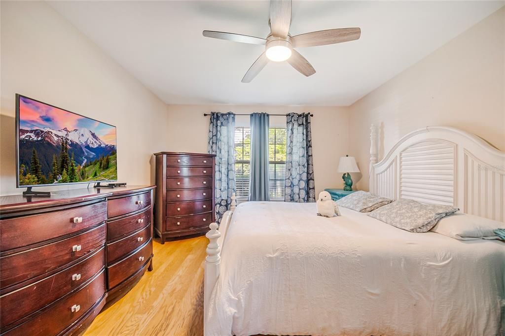 For Sale: $499,999 (4 beds, 2 baths, 1692 Square Feet)