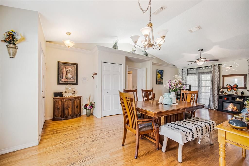 For Sale: $499,999 (4 beds, 2 baths, 1692 Square Feet)