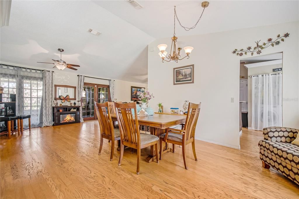 For Sale: $499,999 (4 beds, 2 baths, 1692 Square Feet)