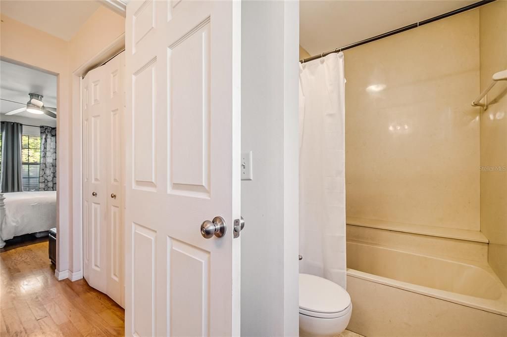 For Sale: $499,999 (4 beds, 2 baths, 1692 Square Feet)