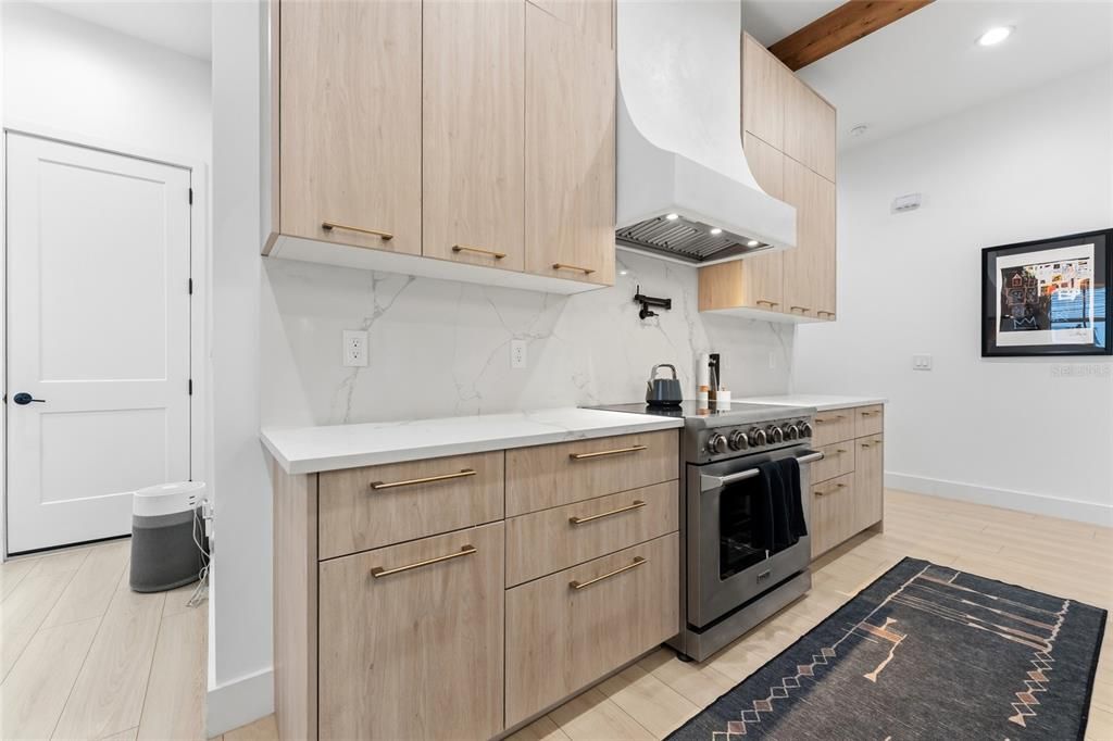 En Venta: $975,000 (3 camas, 2 baños, 2259 Pies cuadrados)