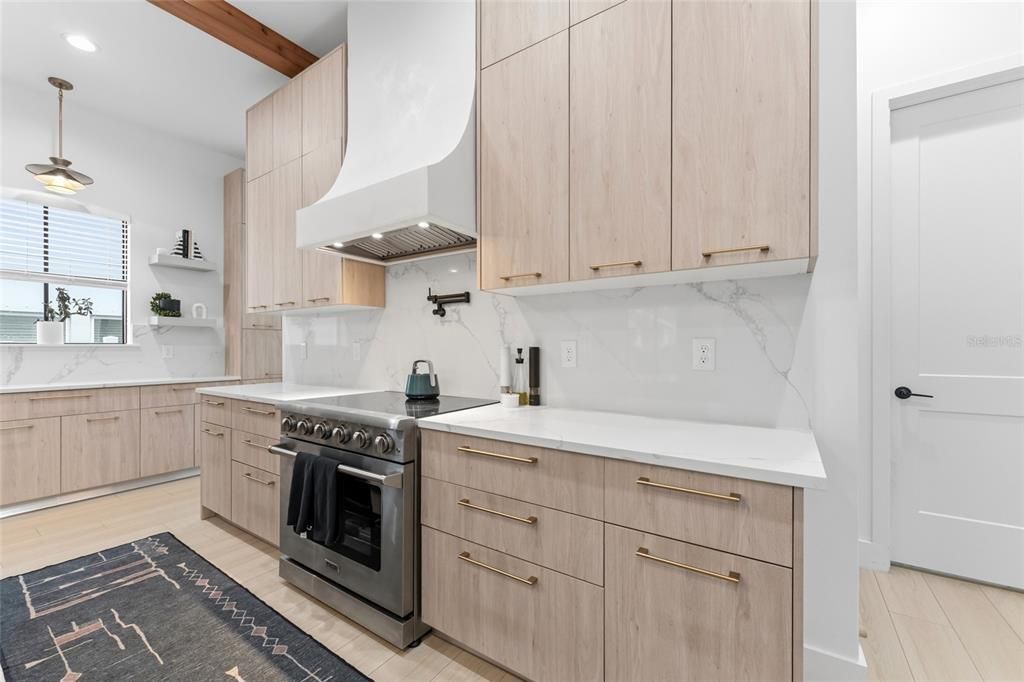 En Venta: $975,000 (3 camas, 2 baños, 2259 Pies cuadrados)
